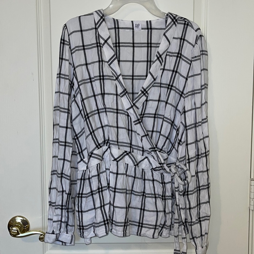 GAP Super Cute Wrap Around Long Sleeve Checkered Blouse Size Medium